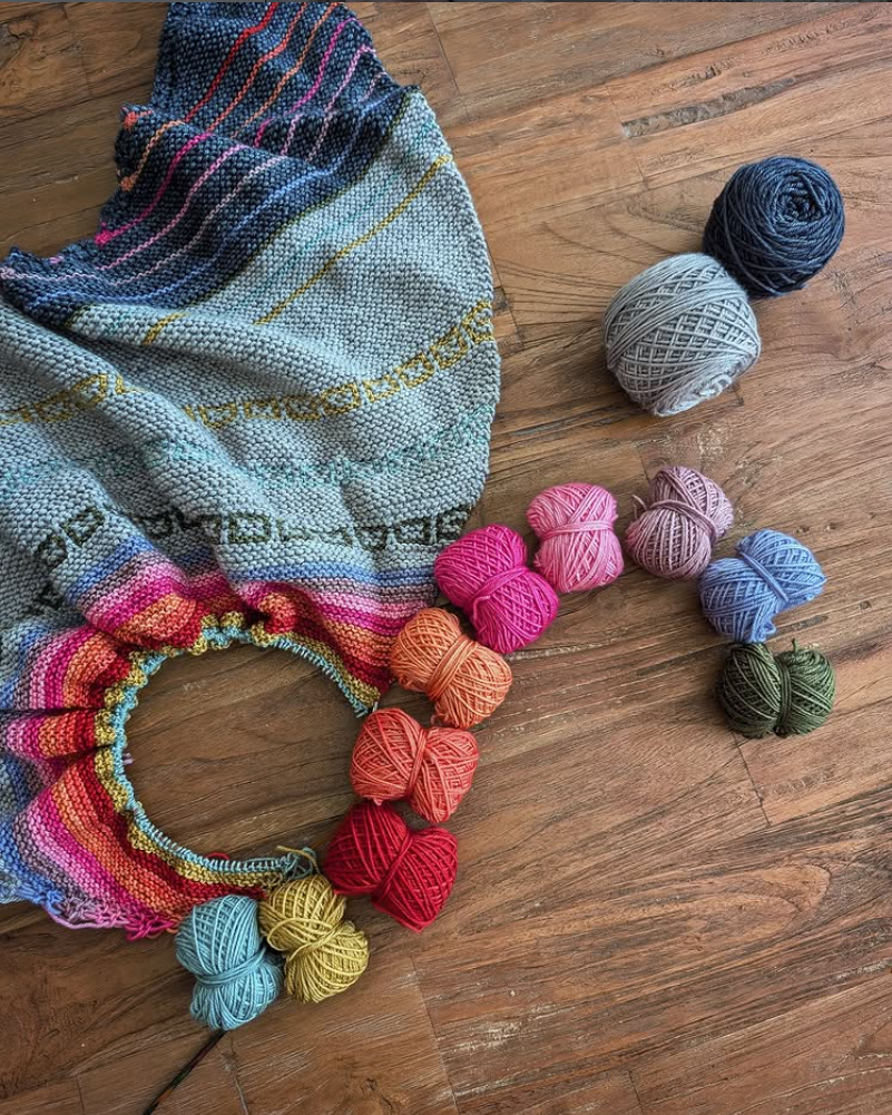 SHAWL LOVE handsigniert & Die passende Wolle für TEN DOTS LATER