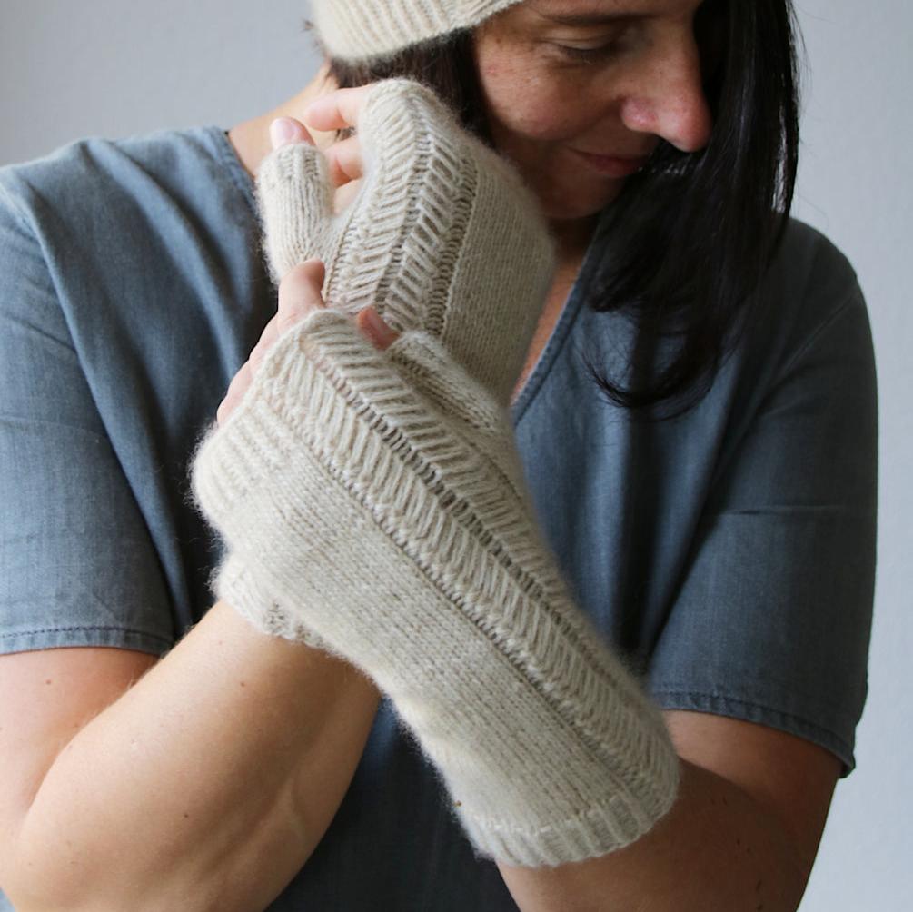 2020 Mitts - FINGERLESS MITTS - Knitting Kit